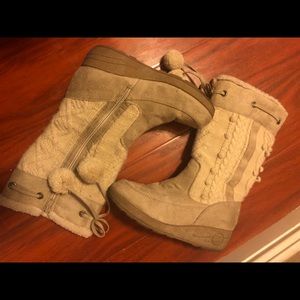 Sweater &Suede boots BIG KIDS size 5